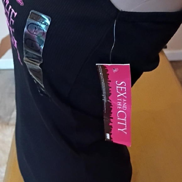 Black 'Sex and the City' Tank Top - Picture 2 of 4